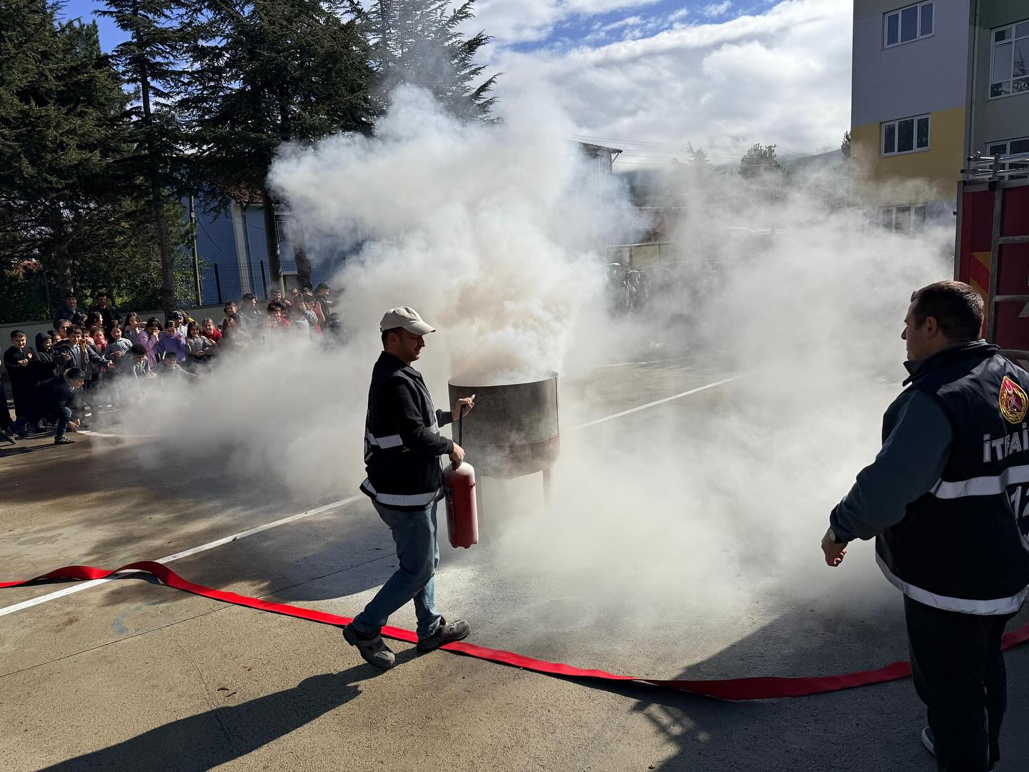 Yangın tahliye tatbikatı gerçekleştirildi.